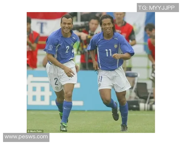 00年代足球百大球星回顾 世界足坛辉煌瞬间与传奇人物风采 00年代足球百大球星回顾 世界足坛辉煌瞬间与传奇人物风采