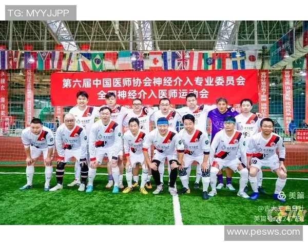 《闪耀绿茵场的足球明星们用激情与荣耀点亮世界足球之巅》 《闪耀绿茵场的足球明星们用激情与荣耀点亮世界足球之巅》